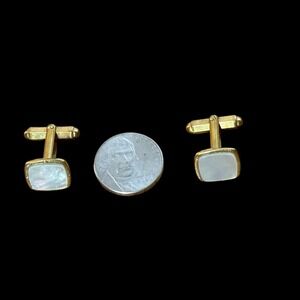Square‎ Mother of Pearl Gold Tone Pair of Cufflinks Vintage